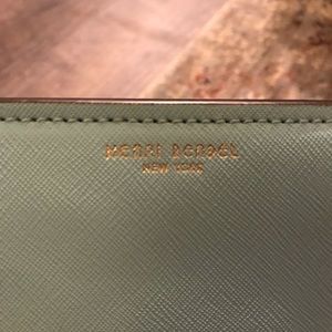 henri bendel cosmetic bag - light blue & unused